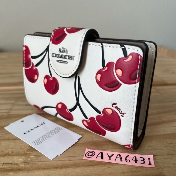 Coach Medium Corner Zip With Cherry Print🎈🎈 - Picture 2 of 11
